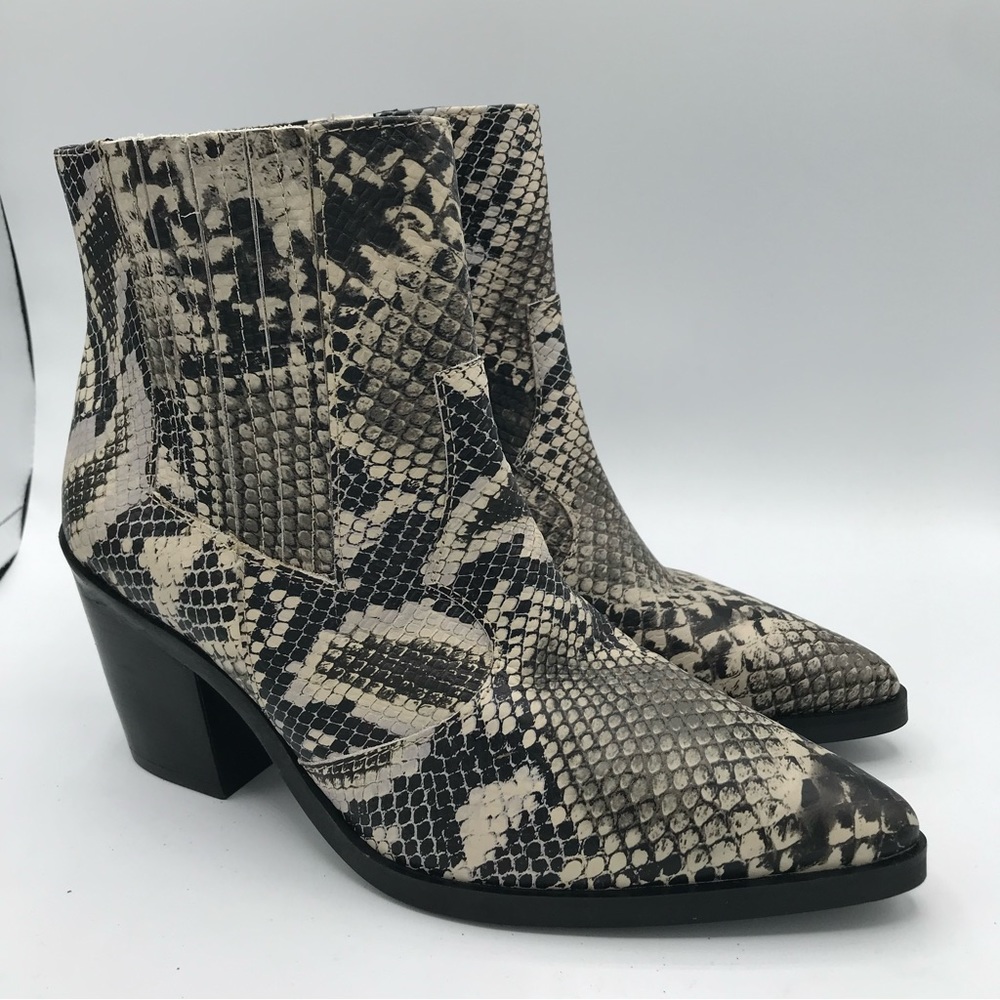 NWOB Blondo Que Waterproof Snakeskin Print Leather Block Heel Booties Sz 6 NEW